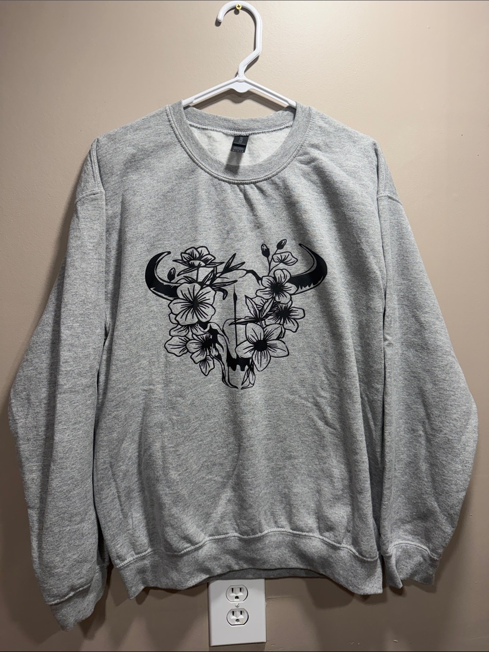 Gray Floral Bull Graphic Crewneck Sweatshirt - medium
